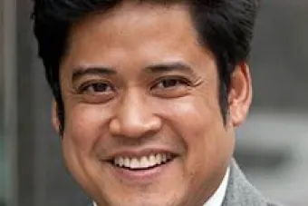 headshot of mfa alumnus flordelino