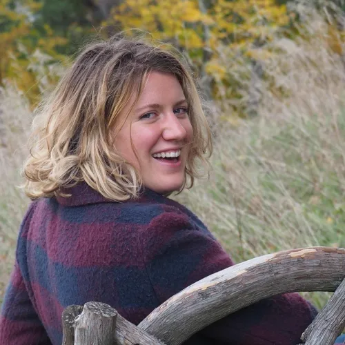 Learn more about master draper, Sarah Barbour's practice and experience.