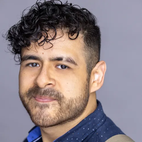 Headshot for Enrique Landa, a theatrical costume technician and graduate student.